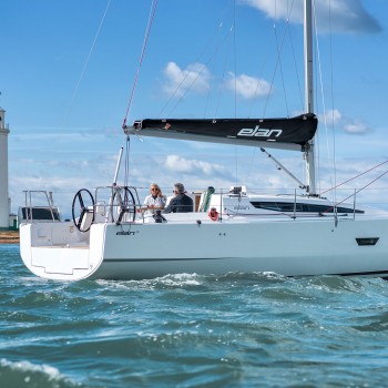 ELAN E4 2019 Blue Yachting Anker