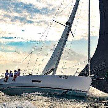 ELAN E5 2019 1024 Blue Yachting 43